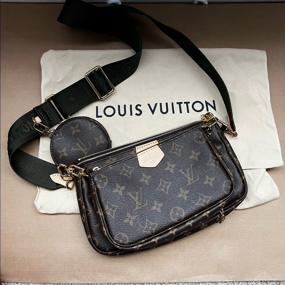 Louis Vuitton multi pochette